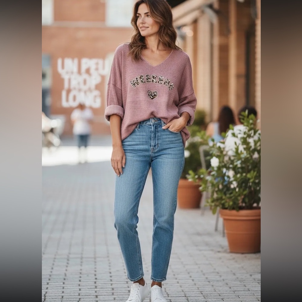 MADE IN ITALY Women's White Weekend Sweater - Picture 2 of 5
